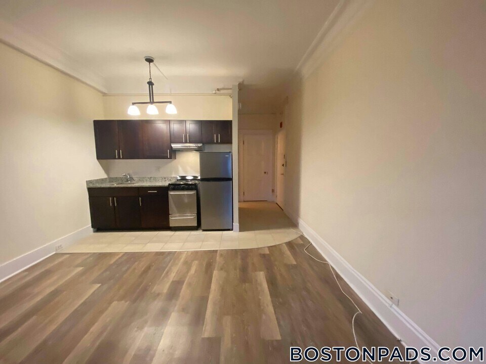 62 Boylston St in Boston, MA - Building Photo