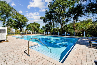 Enclave at Lake Underhill in Orlando, FL - Building Photo - Building Photo