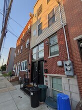 2039 N 3rd St, Unit Apt #2 in Philadelphia, PA - Foto de edificio - Building Photo