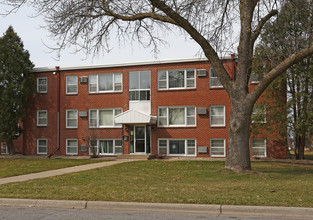 1717 Fry St in Falcon Heights, MN - Foto de edificio - Building Photo