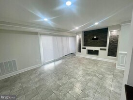 6018 Westchester Park Dr in College Park, MD - Building Photo