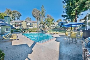 Forest Glen in Escondido, CA - Building Photo