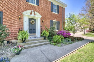 17 Sunnymede Dr in Fort Mitchell, KY - Building Photo - Building Photo