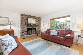 624 Canyon Pl in Solana Beach, CA - Building Photo - Building Photo