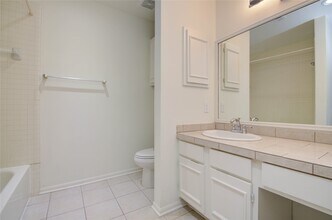 6 Town Oaks Pl in Bellaire, TX - Building Photo - Building Photo