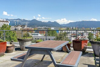 350 E 2nd Ave in Vancouver, BC - Building Photo - Building Photo