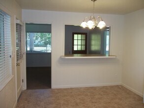 1612 W Griffith Way in Fresno, CA - Building Photo - Building Photo