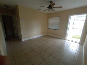 1080 W 27th St in West Palm Beach, FL - Building Photo - Building Photo
