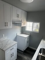 427 E 98th St, Unit 1/4 in Los Angeles, CA - Building Photo