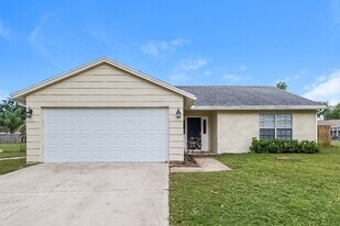 7964 Putnam Cir in New Port Richey, FL - Building Photo