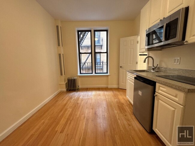 property at 305 W 45th St