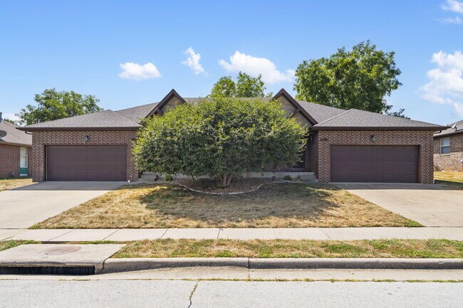 3907 N 15th St in Ozark, MO - Building Photo - Building Photo