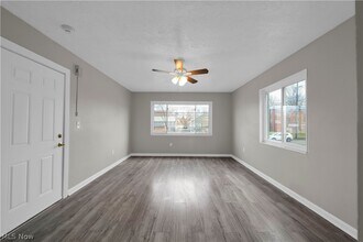 5208 Lee Rd in Maple Heights, OH - Building Photo - Building Photo