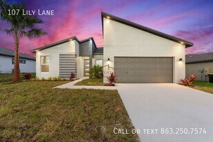 107 Lily Ln in Poinciana, FL - Building Photo