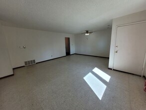 815 Lindberg Ln in Moses Lake, WA - Building Photo - Building Photo