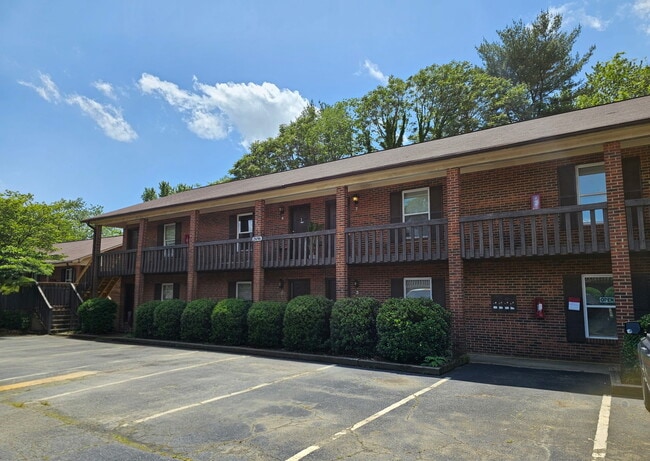 Countryside Gardens in Winston-Salem, NC - Building Photo - Building Photo