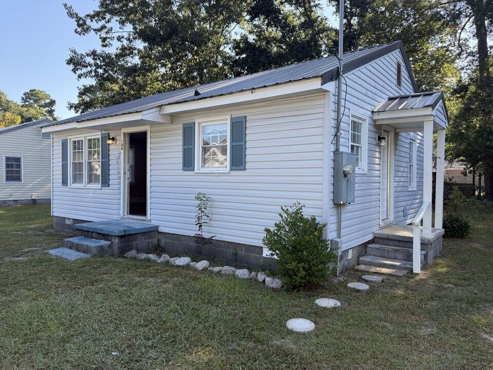 106 Willis St in Elizabethtown, NC - Building Photo