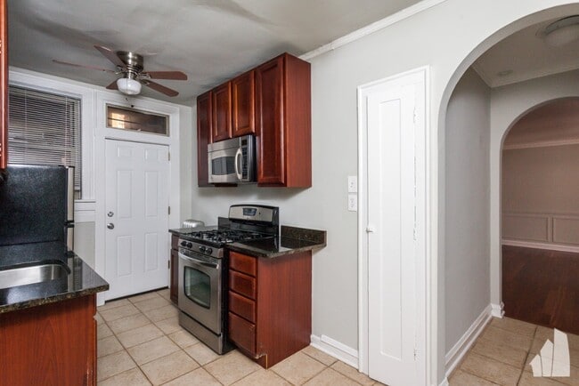 540 W Surf St in Chicago, IL - Building Photo - Building Photo