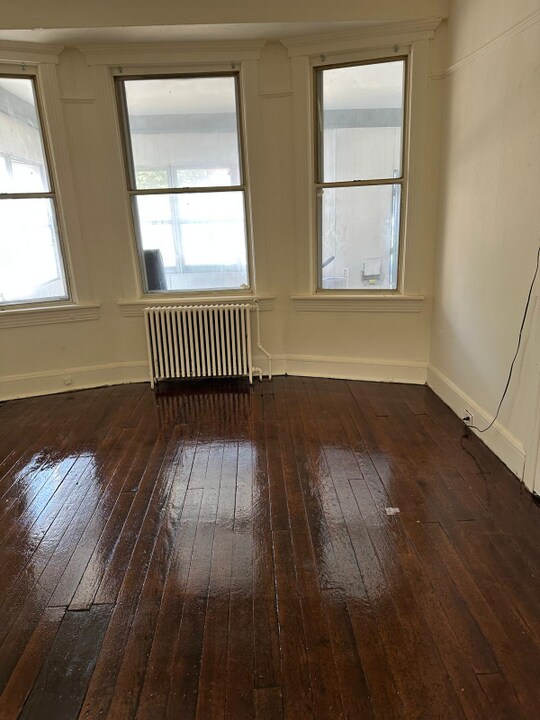 121 Kearney Ave in Jersey City, NJ - Building Photo