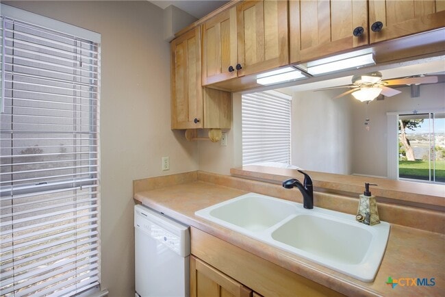 property at 1101 Parkview Dr