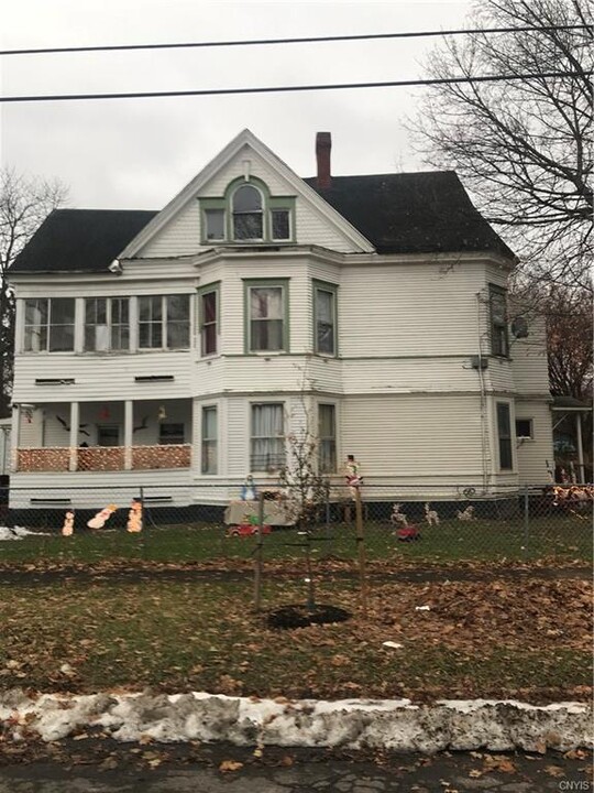 1203 Midland Ave in Syracuse, NY - Building Photo