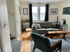 112 W 7th St, Unit 2 in Boston, MA - Building Photo - Building Photo