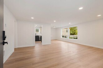 6721 24th Ave NW in Seattle, WA - Building Photo - Building Photo