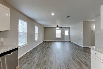 21922 Willow Shade Ln in Tomball, TX - Building Photo - Building Photo