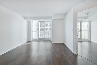 35-1235 Bastion St in Toronto, ON - Building Photo - Building Photo
