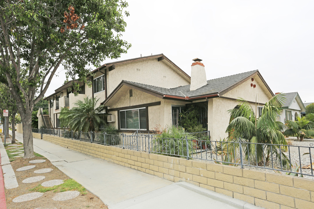 4001 Green Ave in Los Alamitos, CA - Building Photo