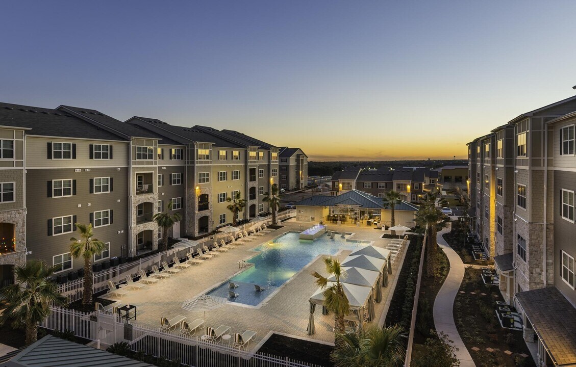 Lirio in San Antonio, TX - Building Photo