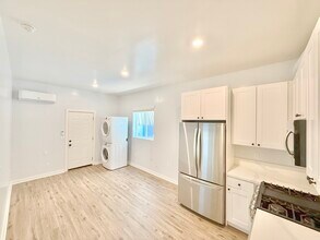 839 Merwin St, Unit .5 in Los Angeles, CA - Foto de edificio - Building Photo