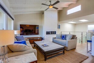 450 S Sierra Ave in Solana Beach, CA - Building Photo