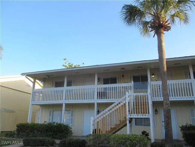 4605 Bayshore Dr in Naples, FL - Building Photo - Building Photo