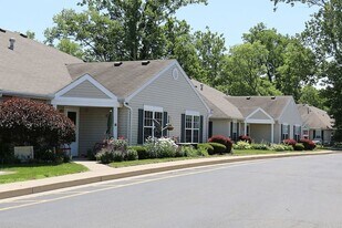 CREEKSIDE VILLAS in Dayton, OH - Building Photo