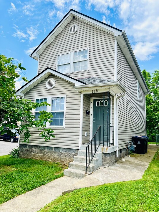 210 N 18th St in Louisville, KY - Building Photo
