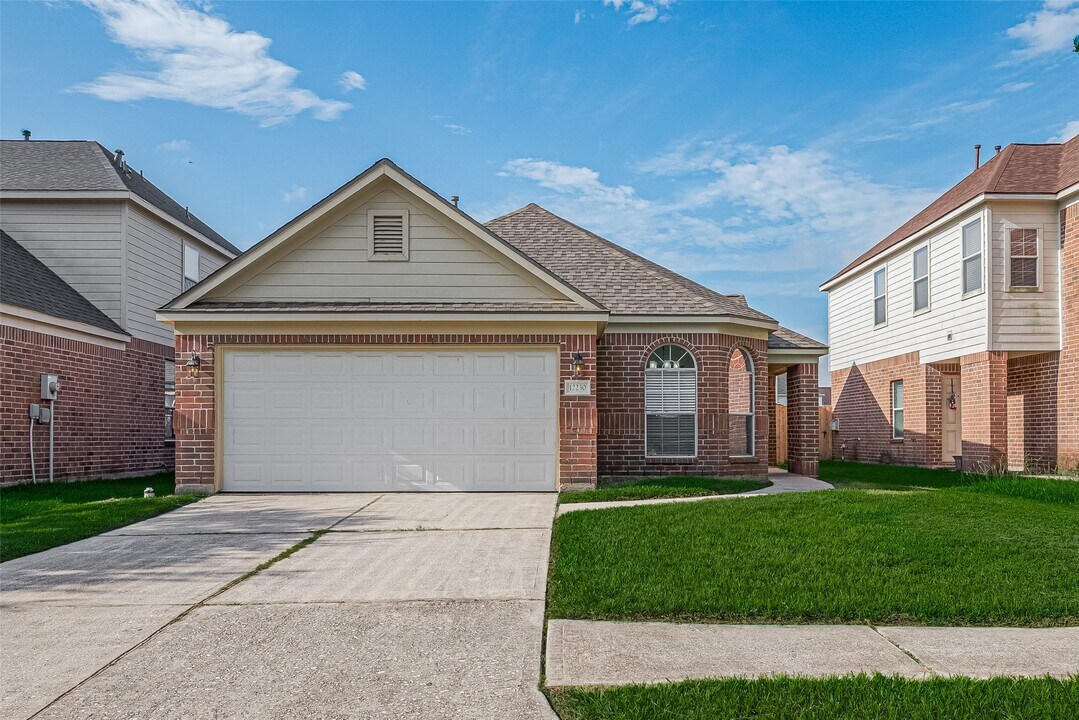12230 Hawthorne Hill Cir in Humble, TX - Building Photo