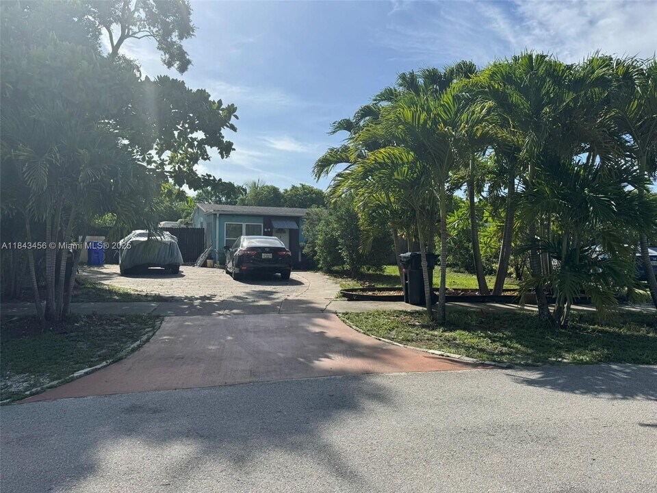 450 SW 22nd Ave in Fort Lauderdale, FL - Building Photo