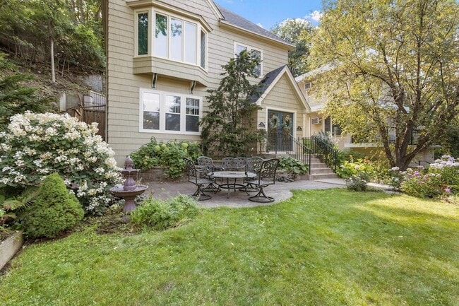property at 813 Kenwood Pkwy