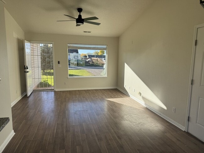 4544 N Oregon Trl in Enoch, UT - Building Photo - Building Photo