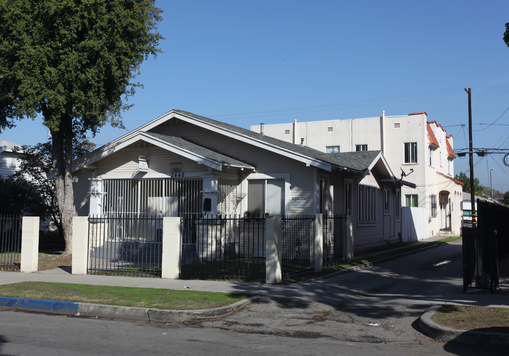 2448 Elm Ave in Long Beach, CA - Foto de edificio