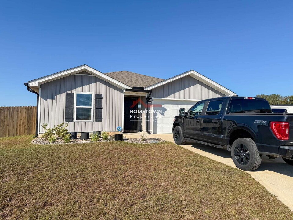 4425 Redbay Ct in Milton, FL - Building Photo