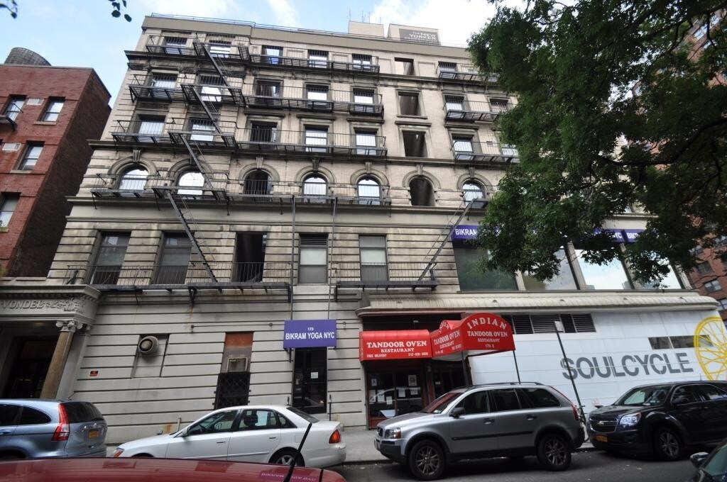 171 E 83rd St in New York, NY - Building Photo