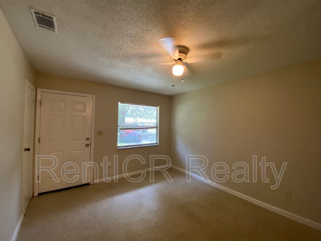 37845 Crystal Way in Dade City, FL - Building Photo - Building Photo