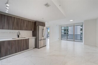 488 NE 18th St, Unit 55 in Miami, FL - Foto de edificio - Building Photo
