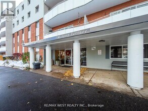 2485 Woking Crescent in Mississauga, ON - Building Photo - Building Photo