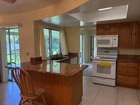 1265 Kasamada Dr in Ft. Myers, FL - Building Photo
