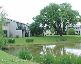 1319 Airport Dr in Tallahassee, FL - Building Photo - Building Photo