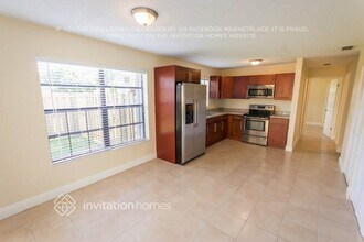 20015 W Oakmont Cir in Hialeah, FL - Building Photo - Building Photo