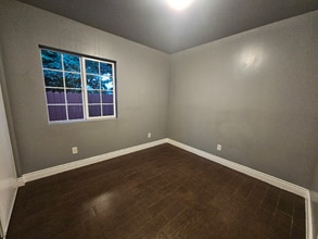 2811 N Wilmington Ave in Compton, CA - Building Photo - Building Photo